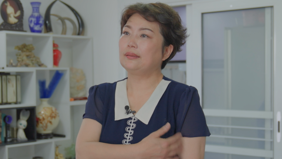 哈佛硕士丁峥从出生便是脑瘫，用1年学会用筷子，奶奶心痛到哭