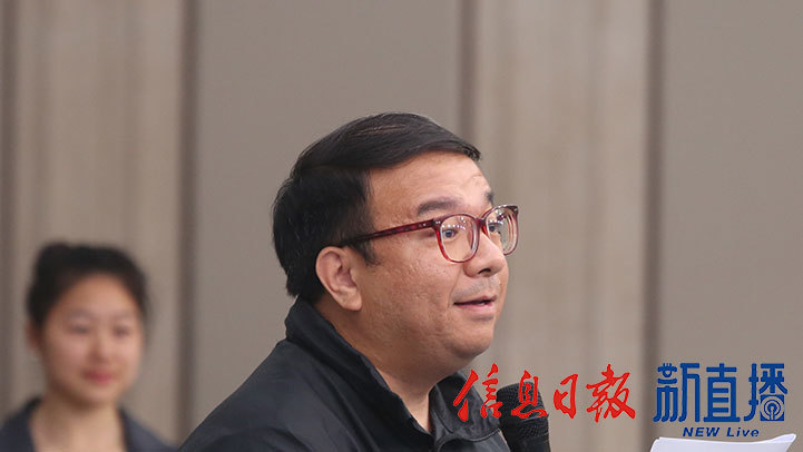 江西卫视提问（文颖 摄）