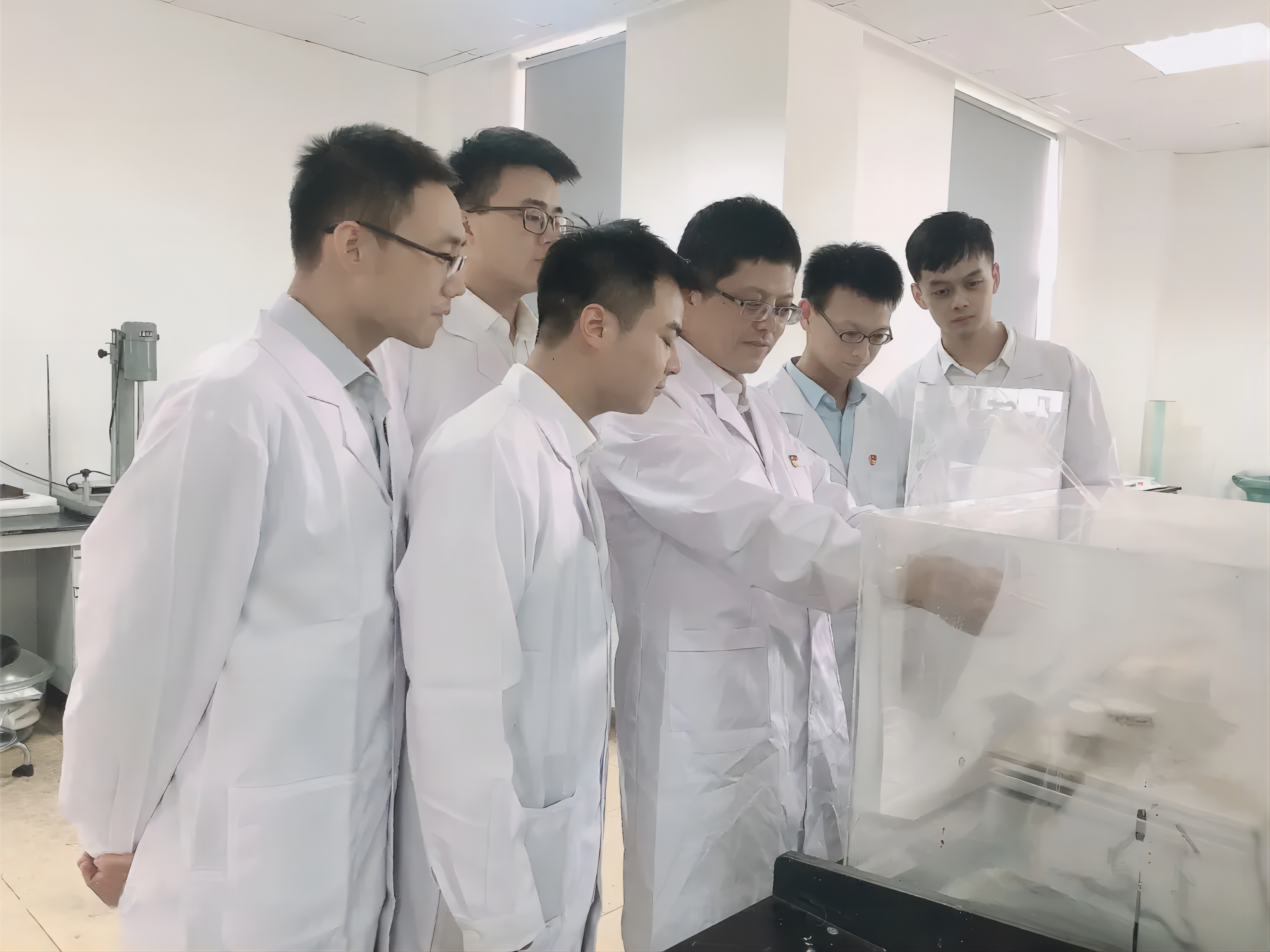 劳模周玉波：中国光学膜领域开创者