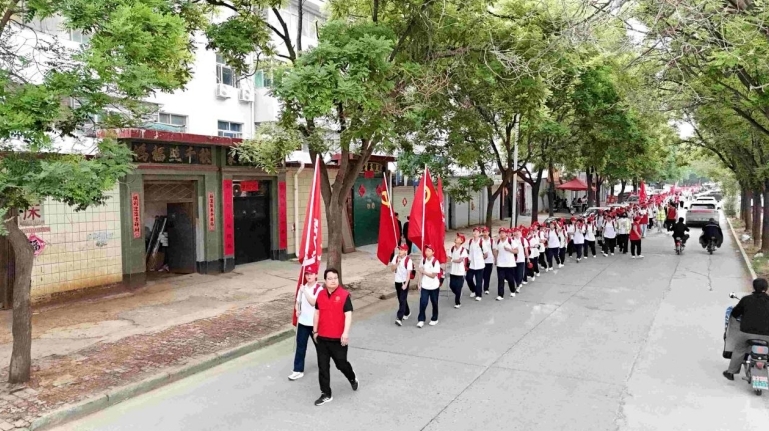 河间英华学校“微长征”：脚步丈量信念，青春书写华章