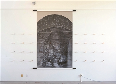 《中古时代的星空:伯希和在藏经洞》 谢晓泽 纸本丙烯、木、金属、古旧木轴 2023年