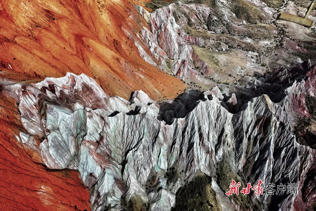 上图:平山湖大峡谷;下图:肃南外星谷