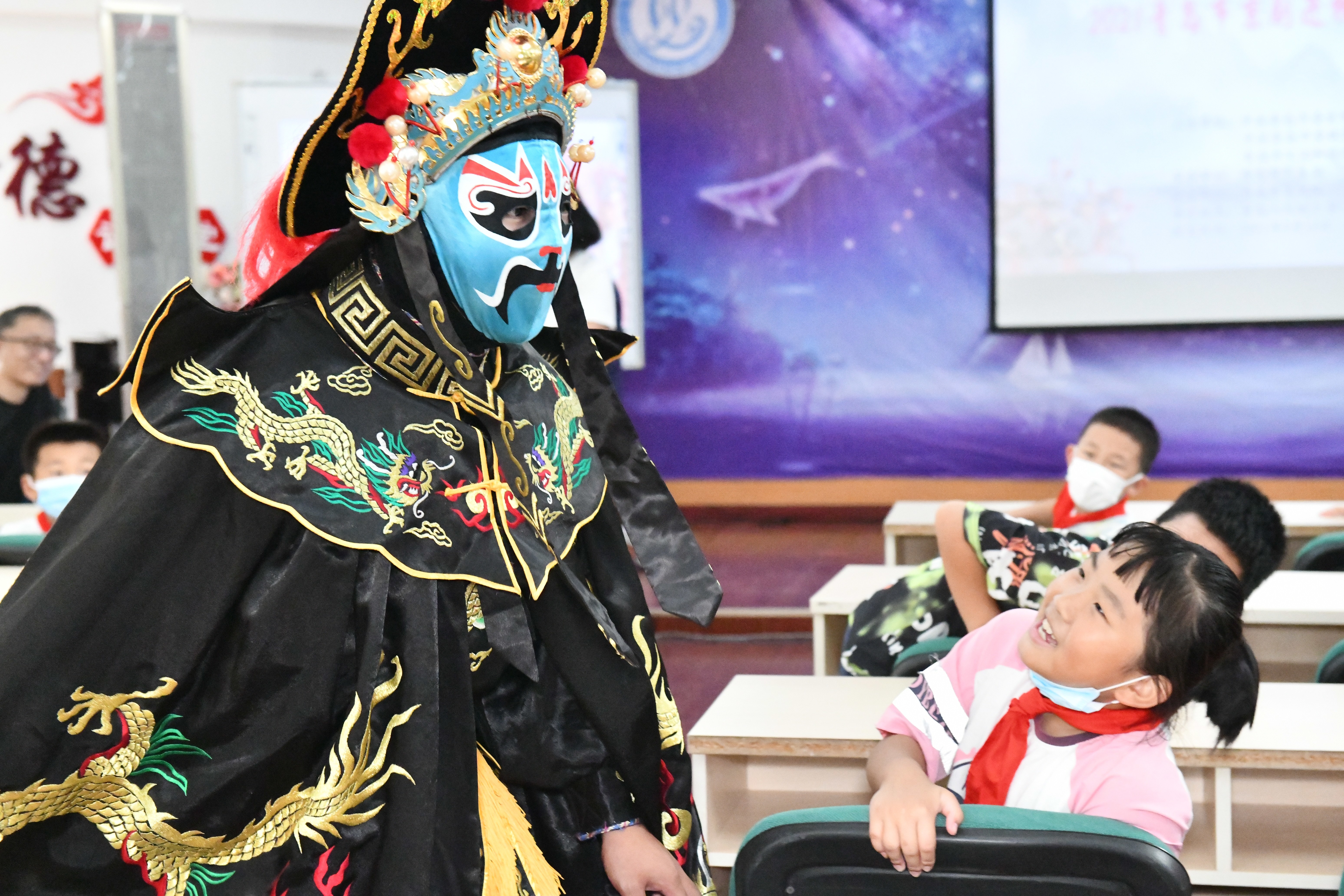 让每个生命闪闪发光，探寻青岛八大峡小学的成长密码