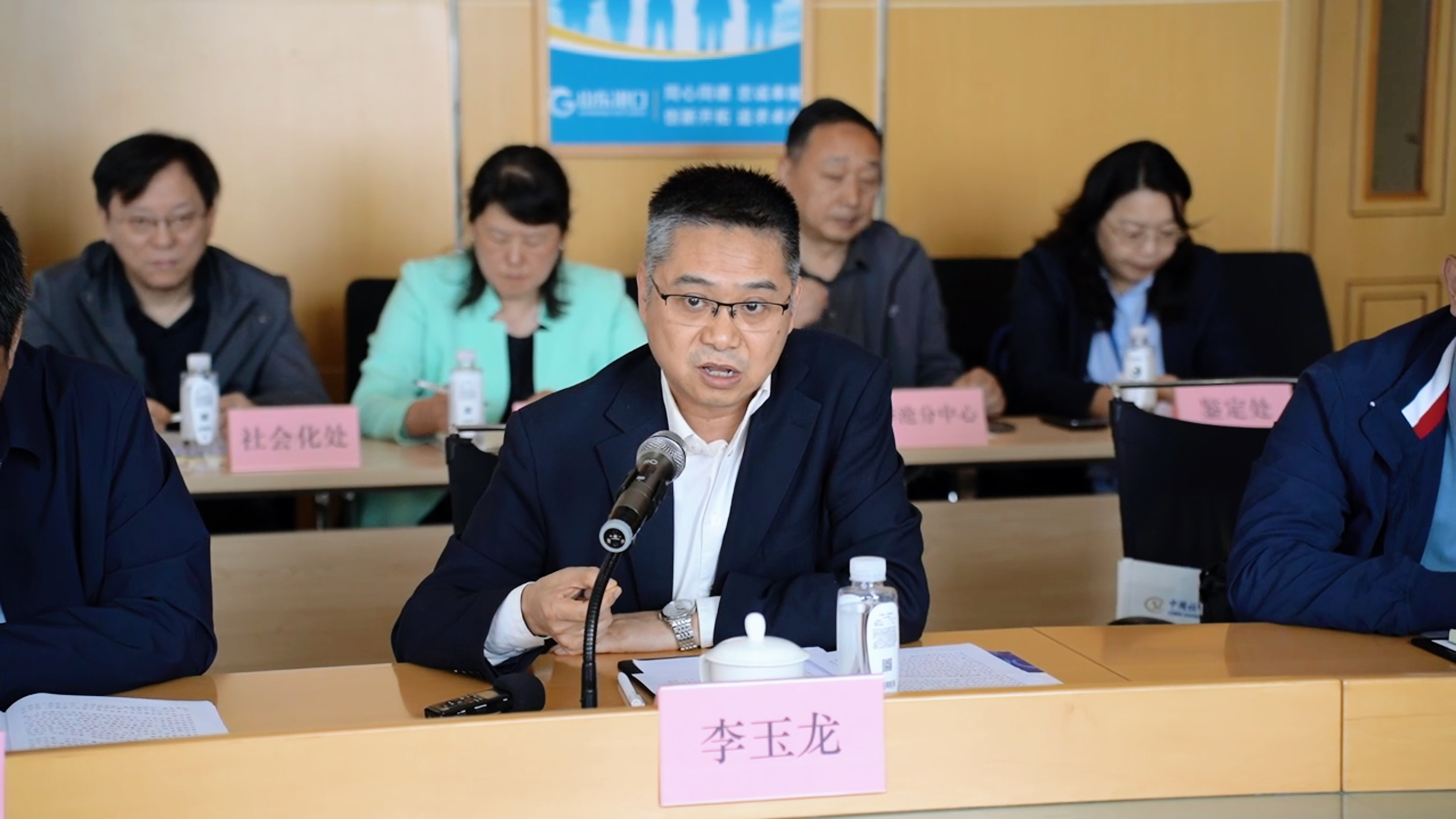 青岛市人社局举办“社会监督员走近劳动能力鉴定现场”政府开放日活动