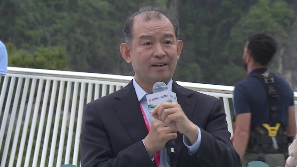 王学松：美国高中生把星巴克写进中文诗