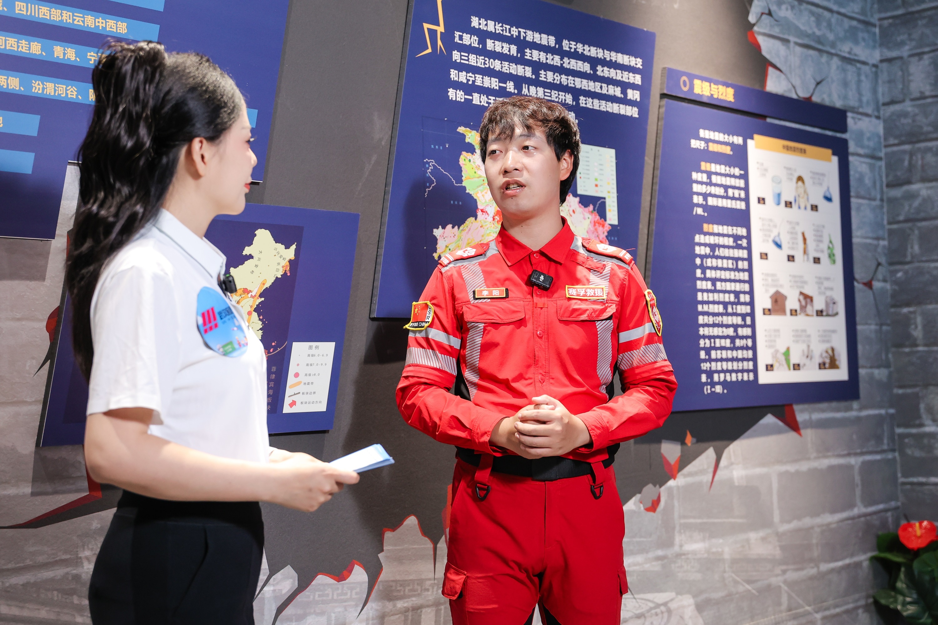 沉浸式科普+实战教学！武汉这场“应急安全演说家”科普直播吸引超216万网友在线观看