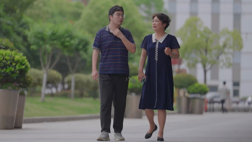 凤凰网《旅途》｜我把脑瘫儿子送进哈佛