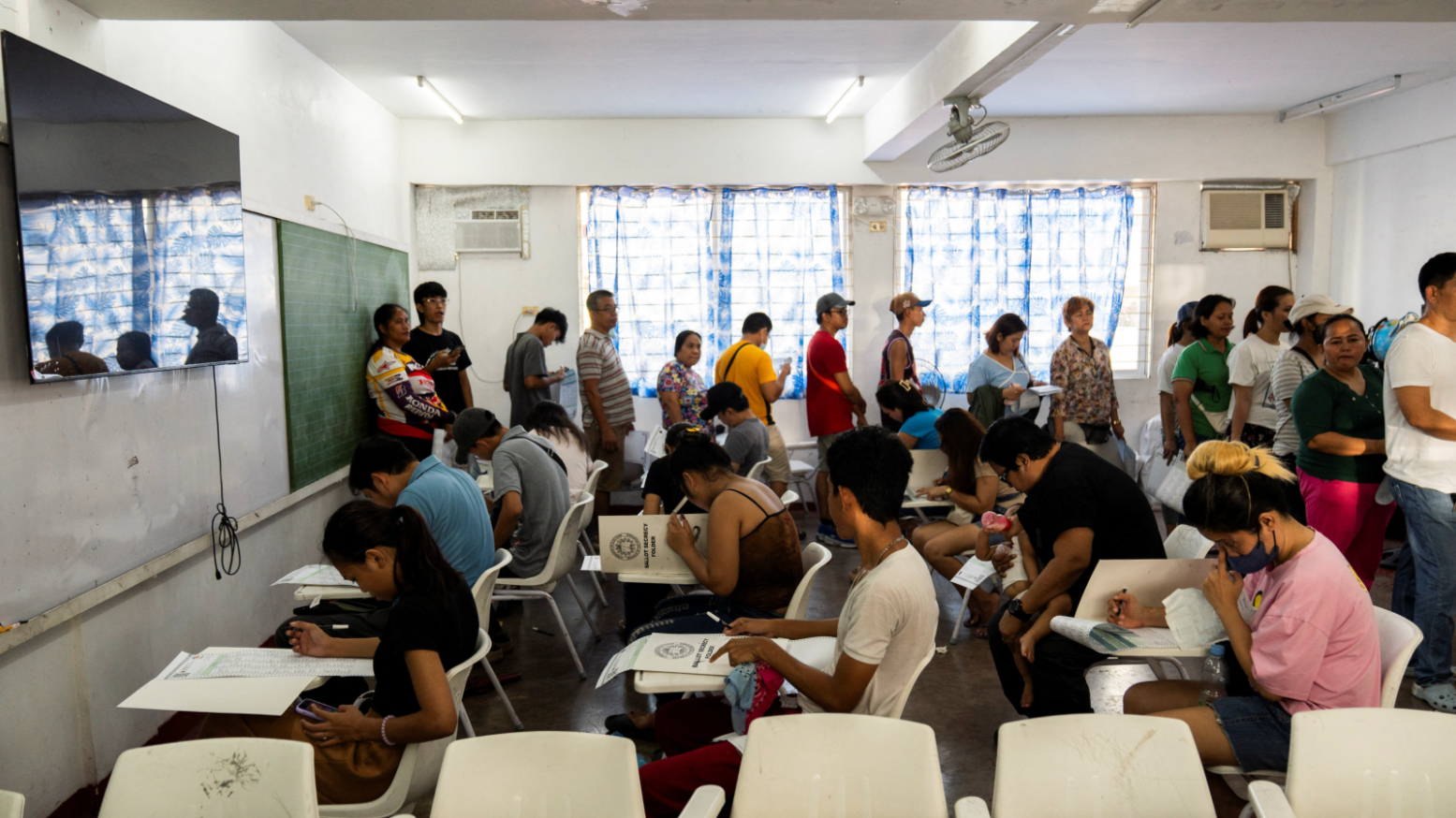 菲律宾中期选举 参议院选举争夺激烈