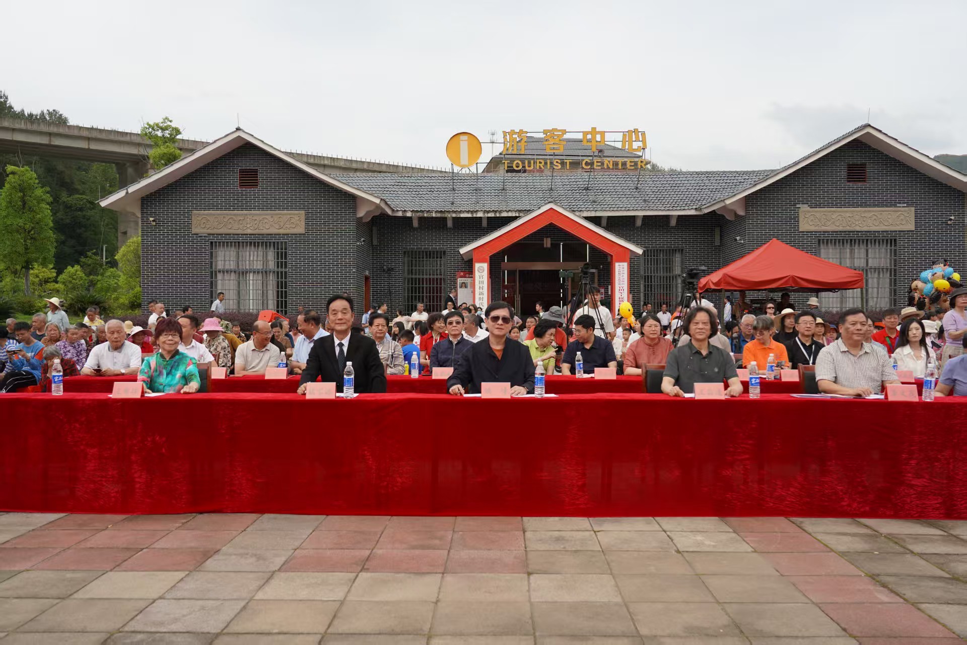 深圳社会组织在军工摇篮村唱响“映山红合唱季•官田之声”