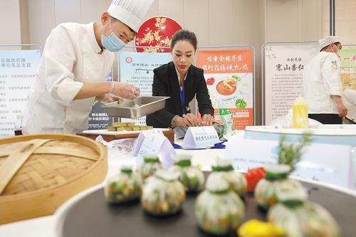 日前，内丘扁鹊药膳评选活动在永盛魁饭庄举行。 刘媛媛摄