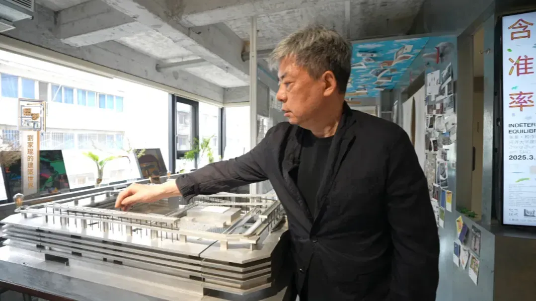 时隔13年，普利兹克奖第二次颁给了中国建筑师，获得殊荣的是建筑师刘家琨