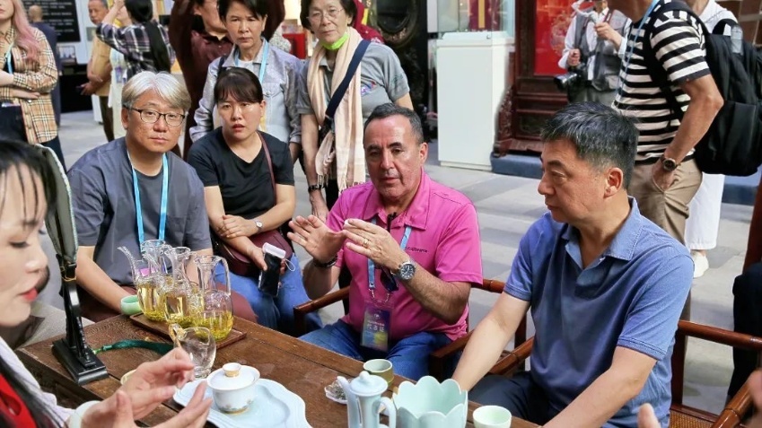 各国代表在街区群文活动中（主办方图）