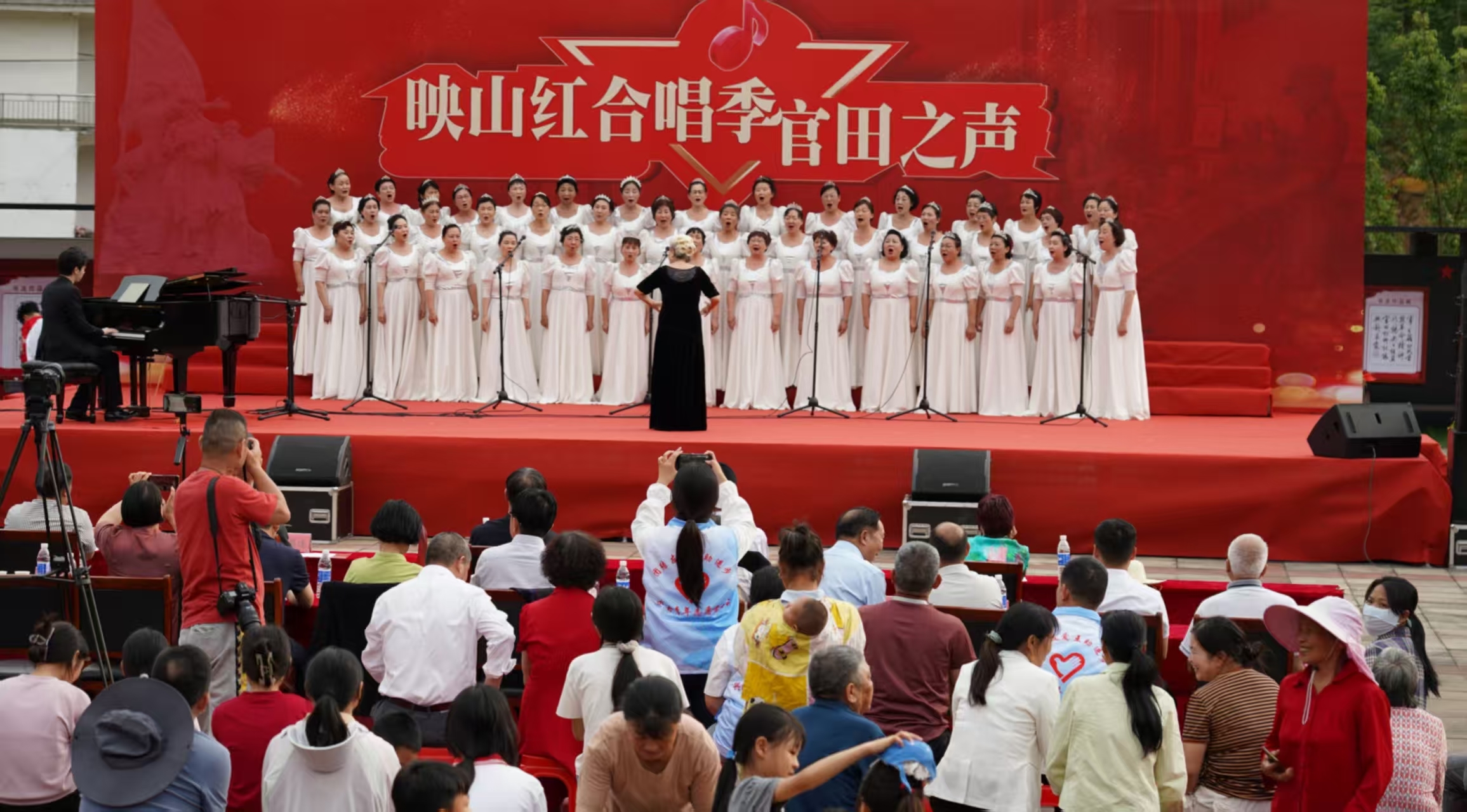 深圳社会组织在军工摇篮村唱响“映山红合唱季•官田之声”