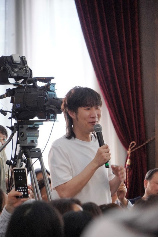 演员互动交流