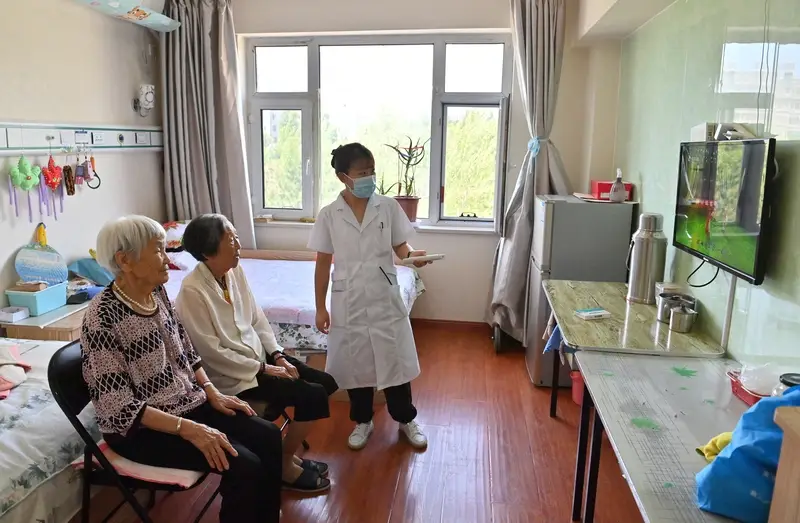 被智能时代遗忘,一群老人的“AI求生记”