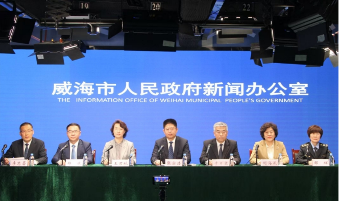 新闻发布会在新闻大厦11楼融媒体演播厅举行