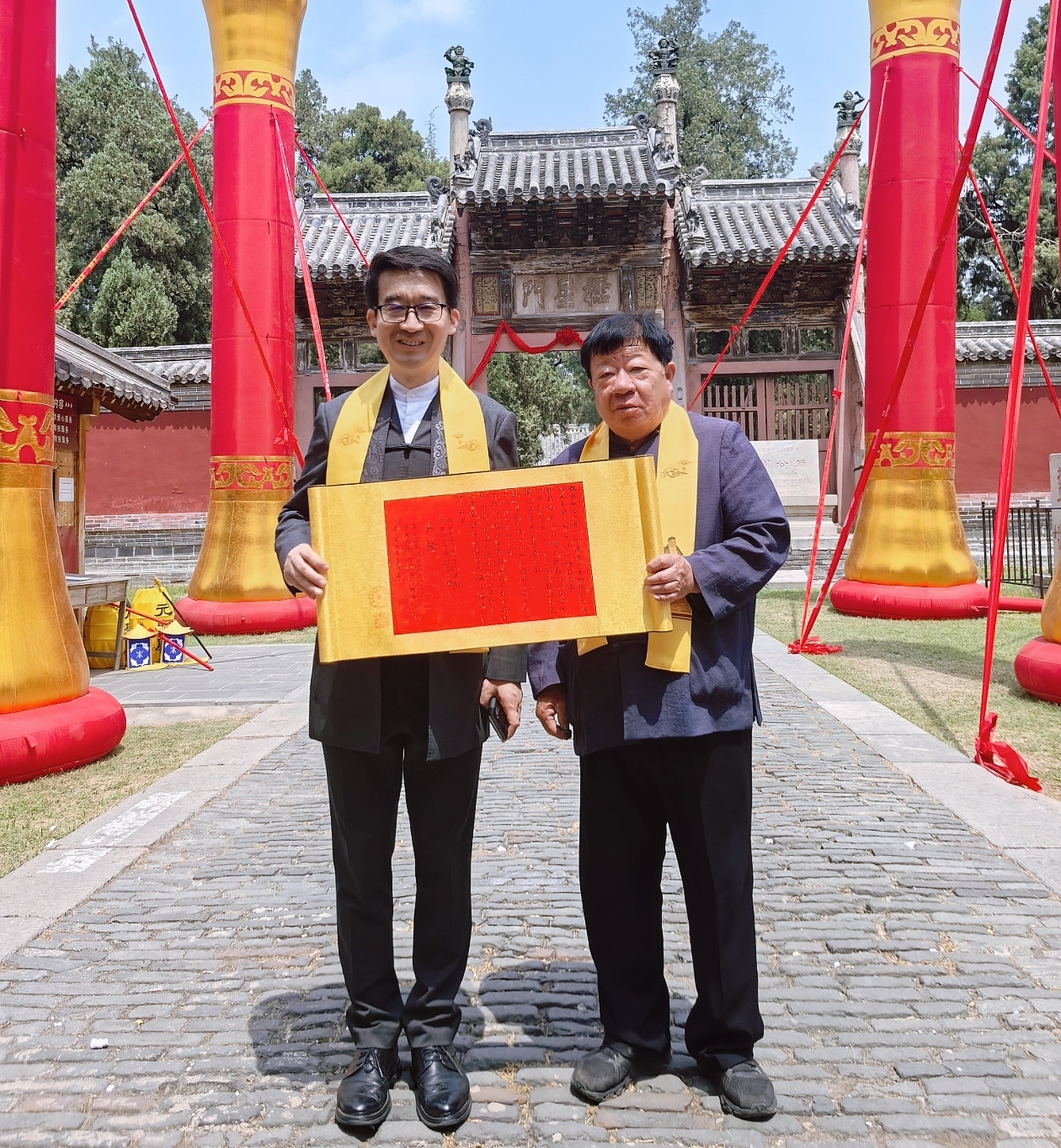 元圣周公92世裔孙周凯与掌庙祏主东野洪生