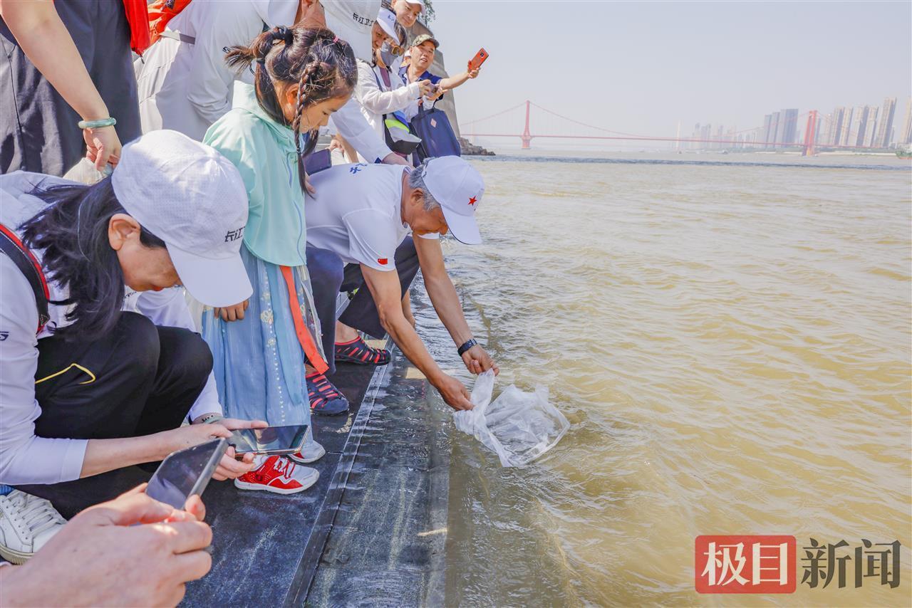 鱼苗放流，归入长江