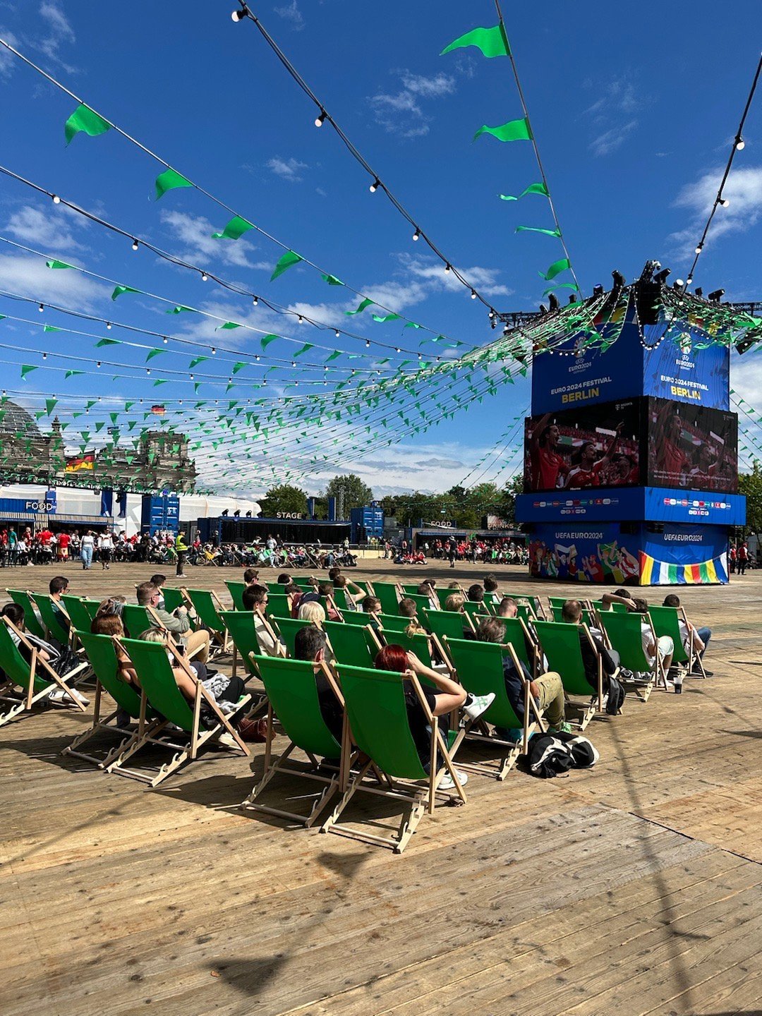 凰家看台 | 一位中国记者,写欧洲困扰,拿了国际大奖