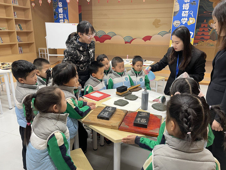 易县博物馆为研学学生准备了一系列“非遗”体验活动。（受访单位供图）