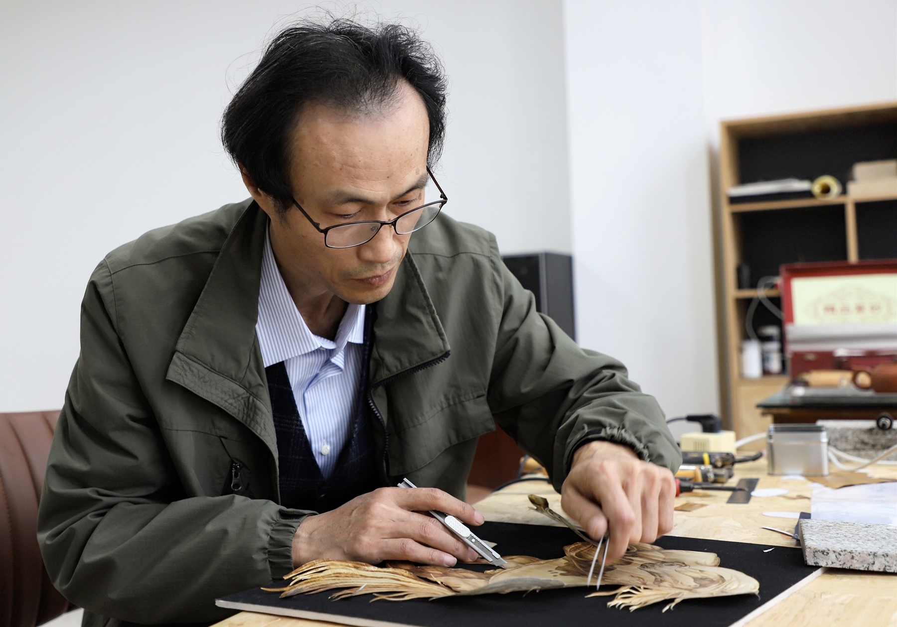 青岛乡里乡亲 | 烙铁当画笔 麦草绘人生:乡村手艺“技良人”——许加梓