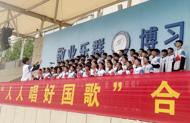 商丘市第一中学举办"人人唱好国歌"七年级合唱比赛