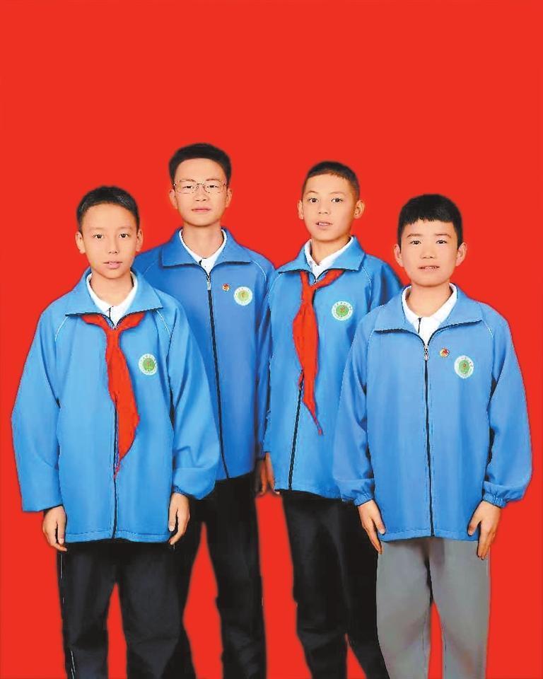 从左至右依次为：高一帆、王武斌、马斌、马文轩