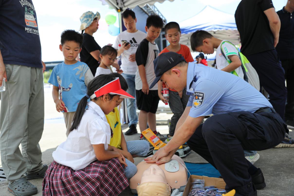 警民相约零距离，携手共绘“坪”安景
