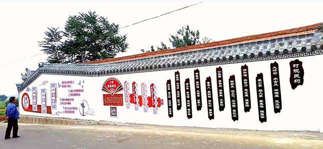 建筑围挡变身文明墙　华亭街头的公益广告会“说话”