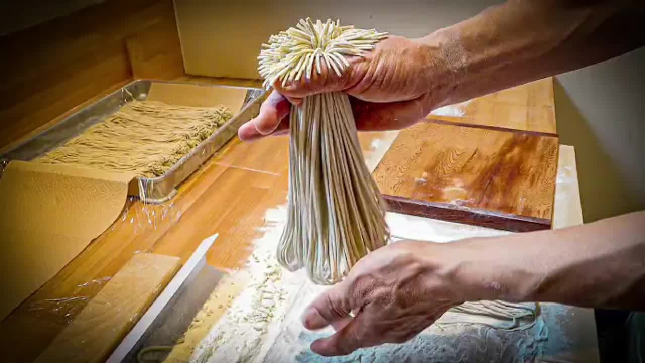 没有机器，只有用手！35年匠人制作的活生生的荞麦面
