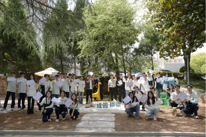 废料变地标!江苏建院学子爆改校园荒地,劳动教育玩出新花样