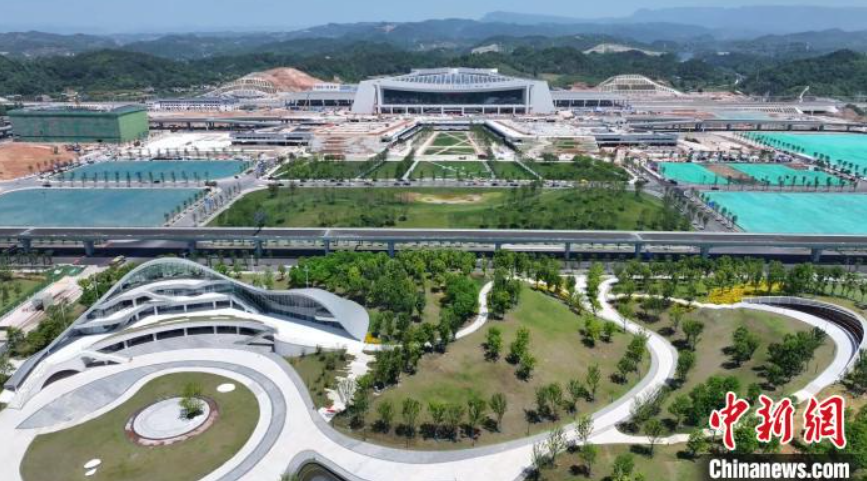 正在建設(shè)中的宜昌北站?！￡慅?攝