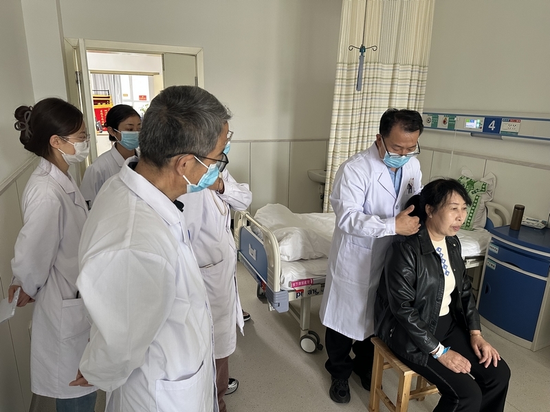 传承推广传统中医药诊疗技术 政协委员刘军赴甘肃临夏州开展义诊服务