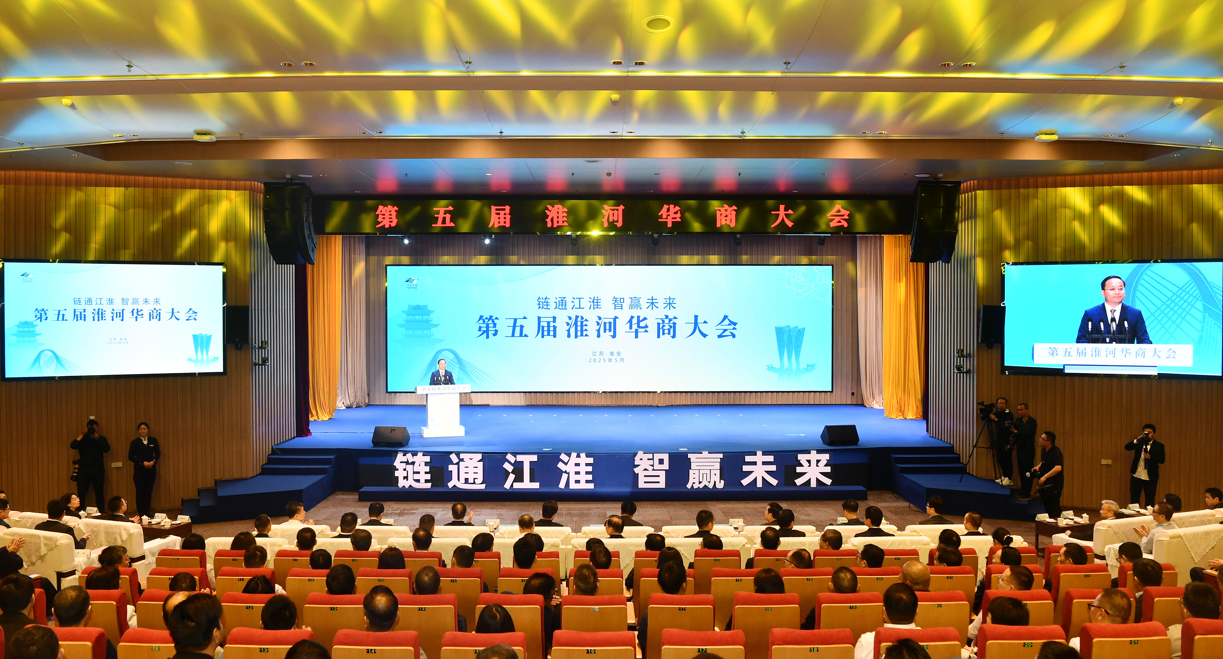 摄影：管伟法