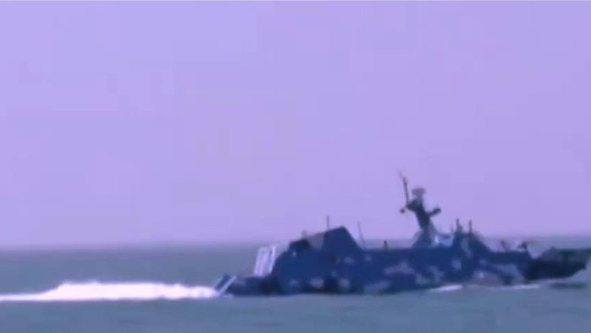 东部战区实战海训 坦克群多弹种快攻歼灭 导弹快艇编队实弹攻击