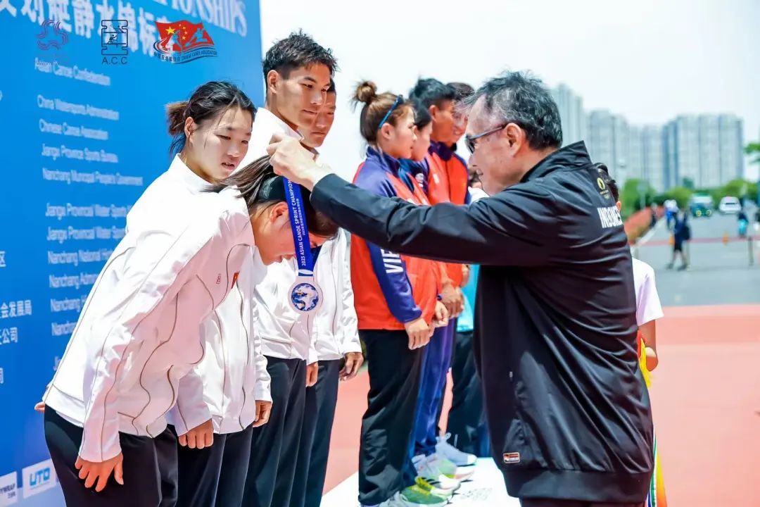 九江姑娘董洁在亚洲皮划艇锦标赛上摘银