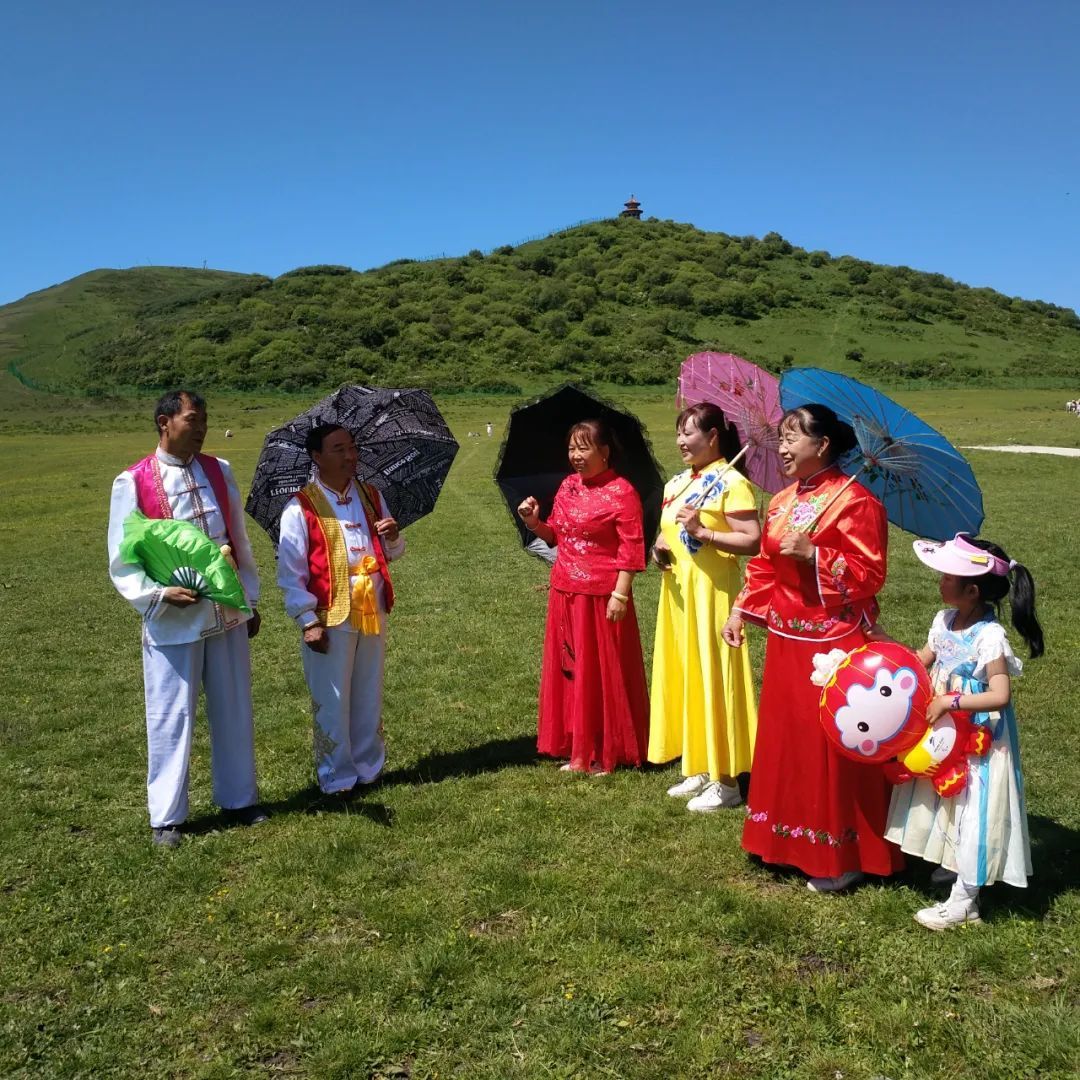 岷县花儿歌手表演花儿　李自立　摄