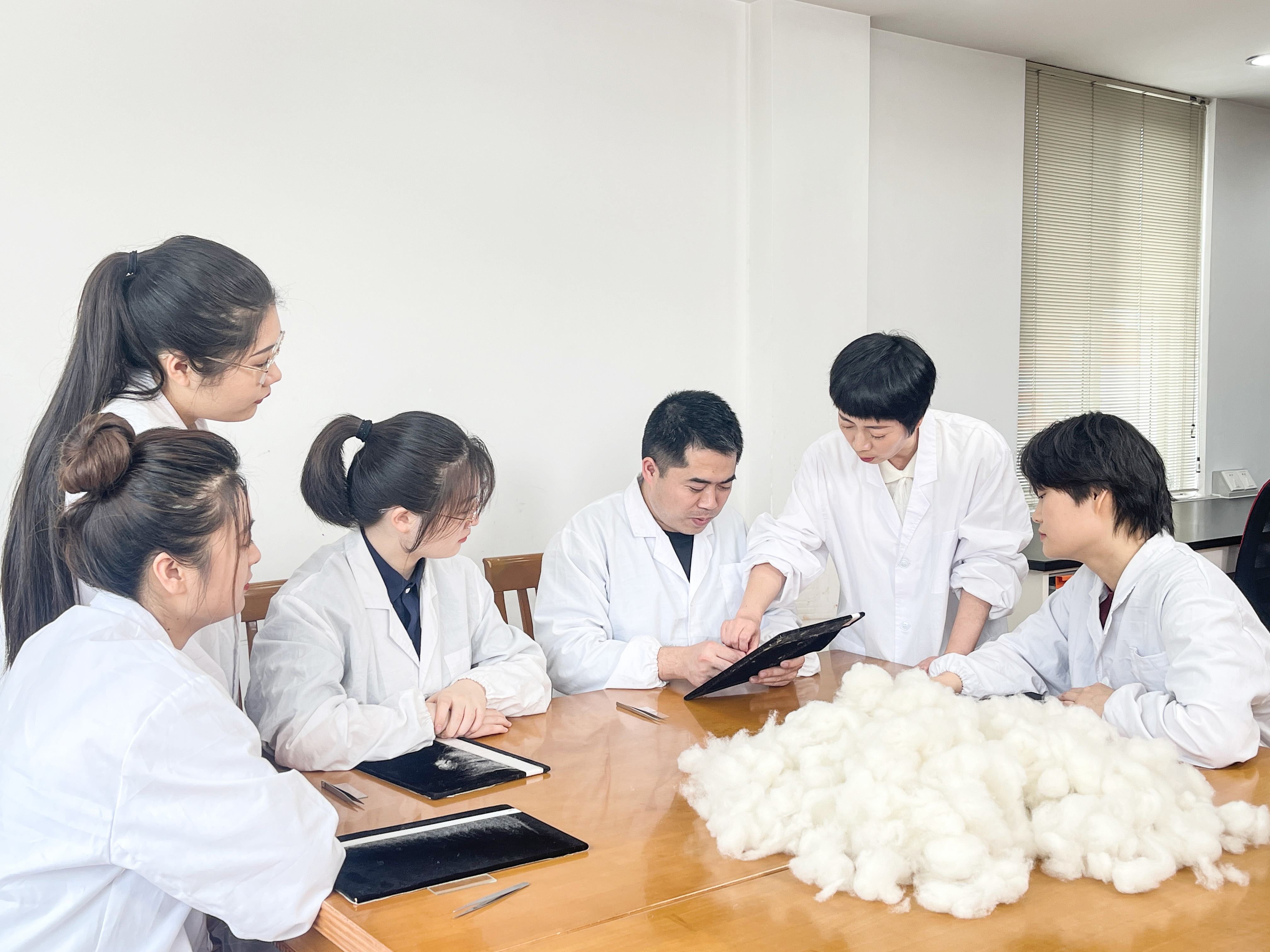 劳模薛娟丽：以匠心守初心 守护毛纺质量