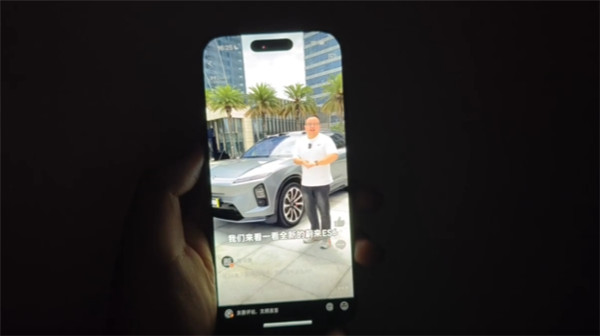 iPhone用户被表情包闪瞎,这事得赖微信