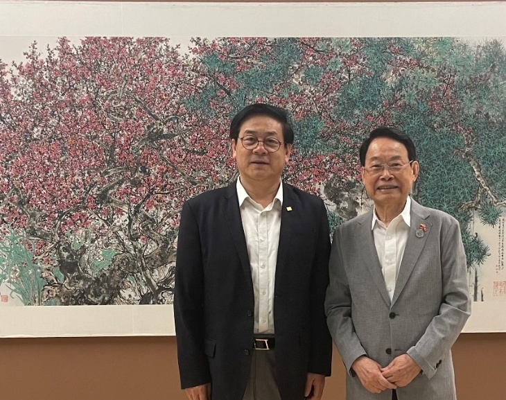 萧晖荣教授与中国美术家协会原党组书记徐里