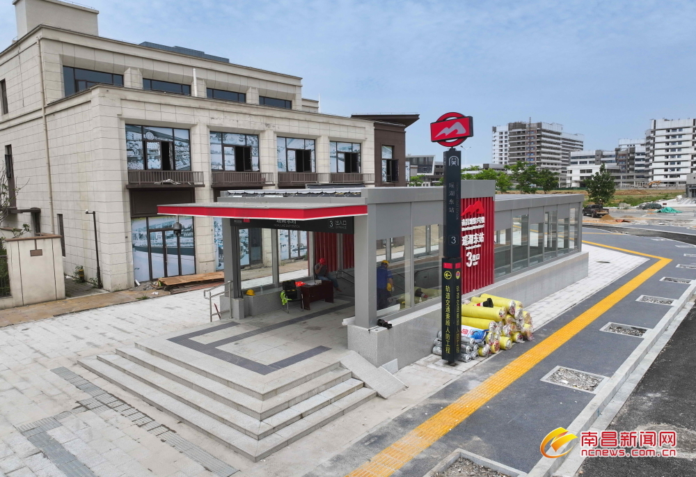 南昌地铁1号线东延瑶湖东站3个地铁出入口已基本完工