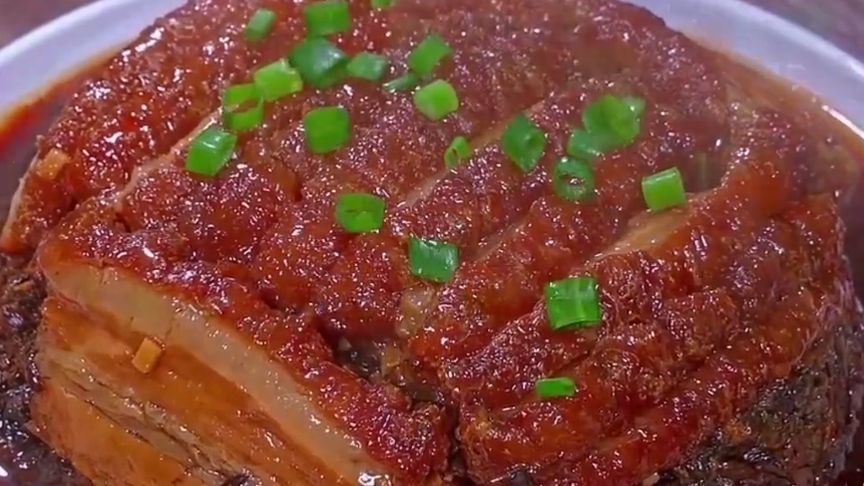 分享传统虎皮梅菜扣肉的做法，做法详细，出锅后肥而不腻唇齿留香