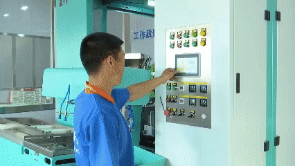 图为现代化机械加工小米产品。史子龙 摄