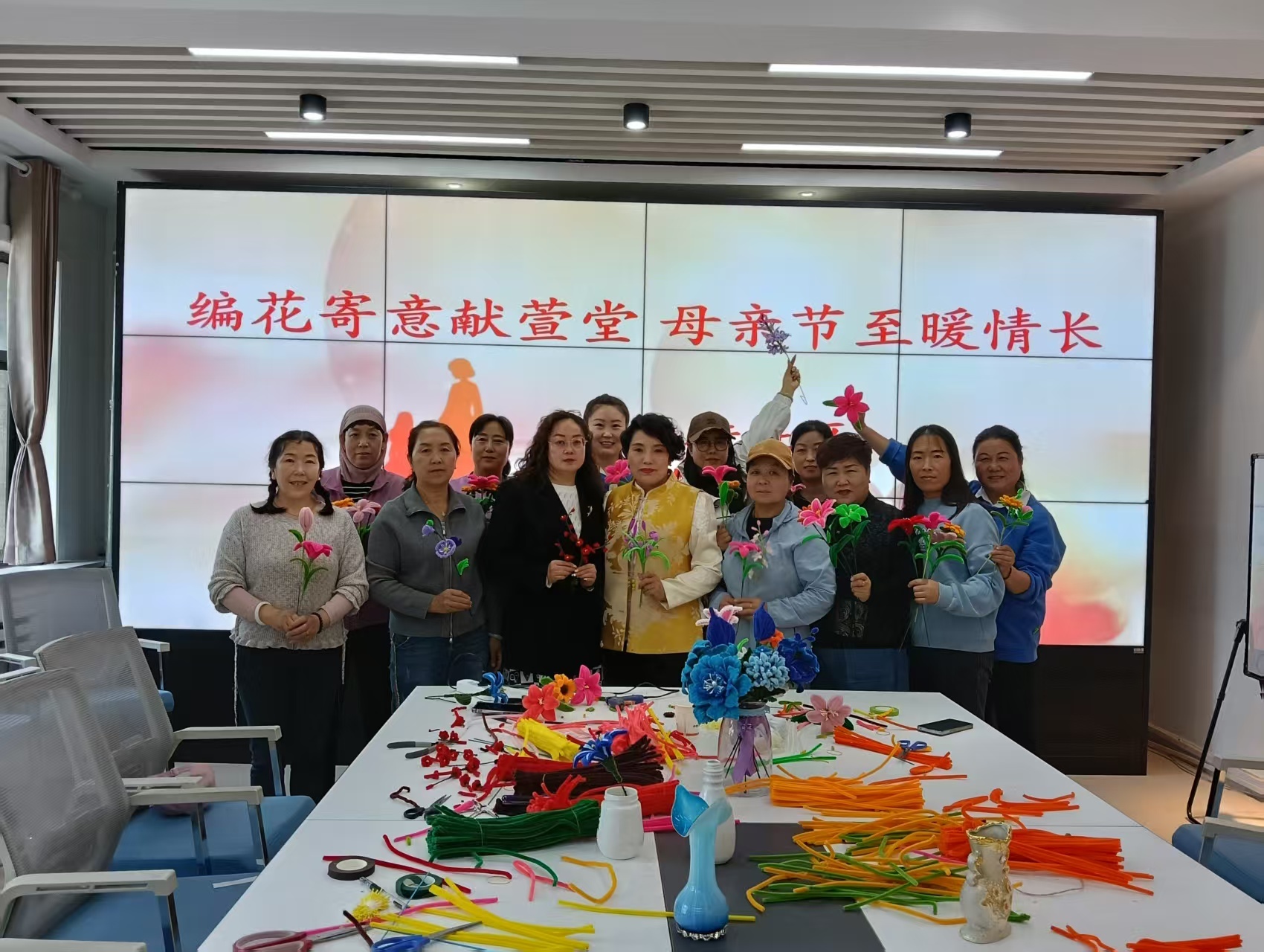 母亲节“花”式表白　华亭银发族开心得嘞