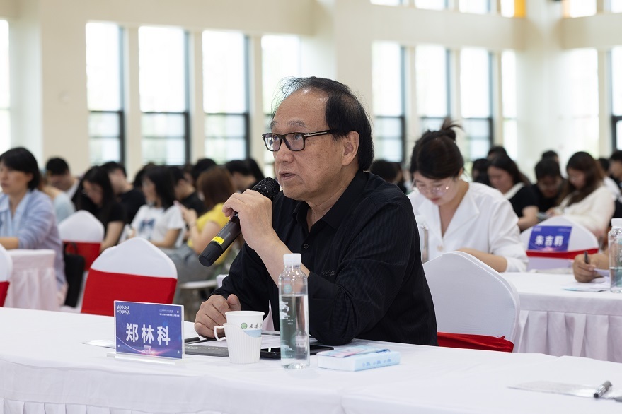 陕西省高校心理素质教育研究会会长、医学心理学教授、陕西省师德标兵郑林科