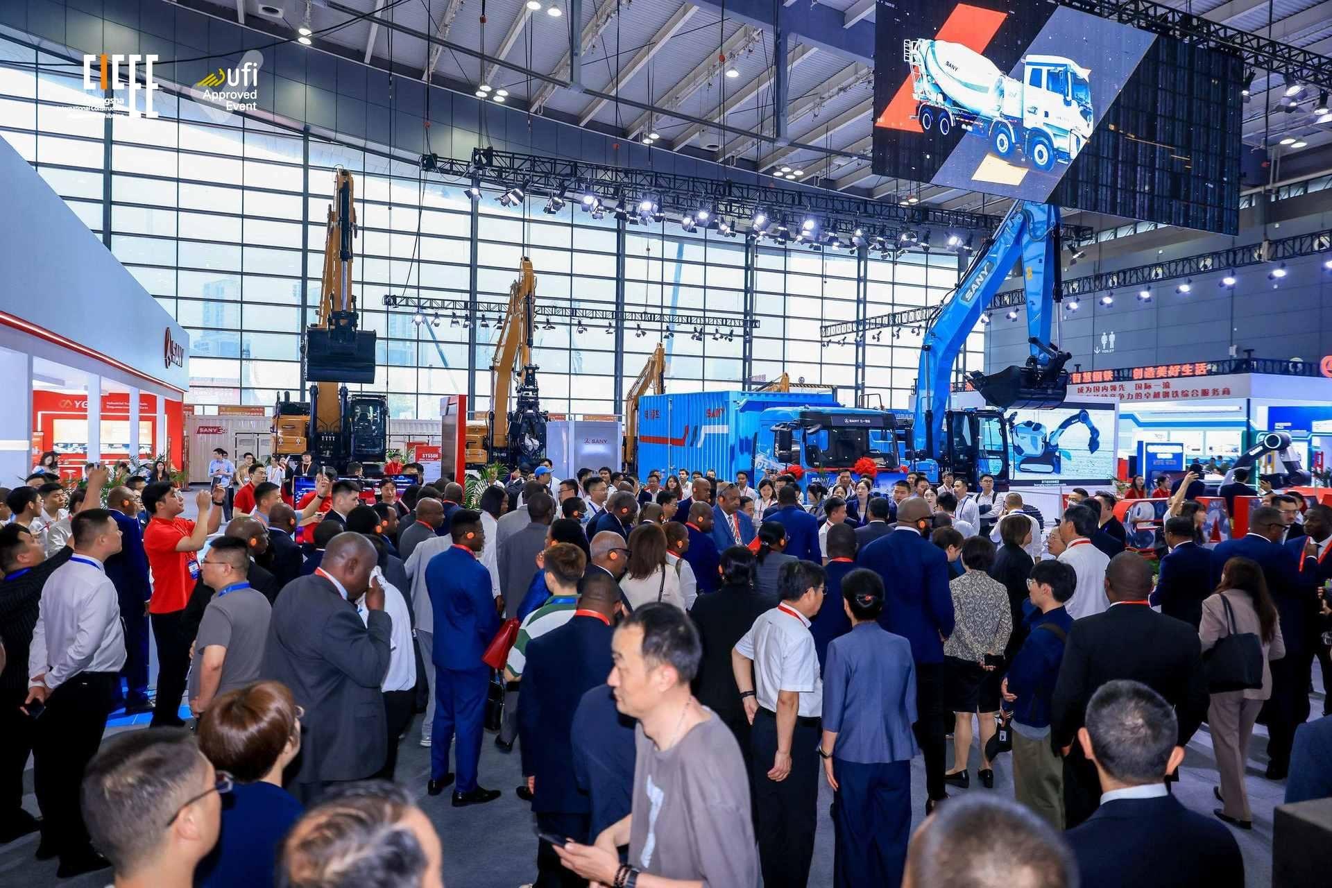 第四届长沙国际工程机械展览会正式开幕 共绘行业发展新蓝图