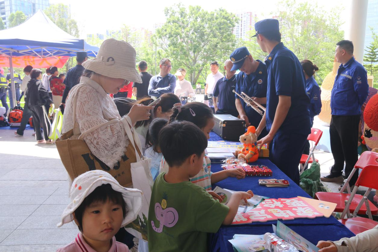 全民共筑"身边安全防线" 龙岗区2025防灾减灾宣传周启幕
