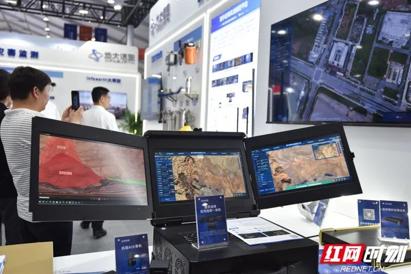 数字战场现场指挥一体机。