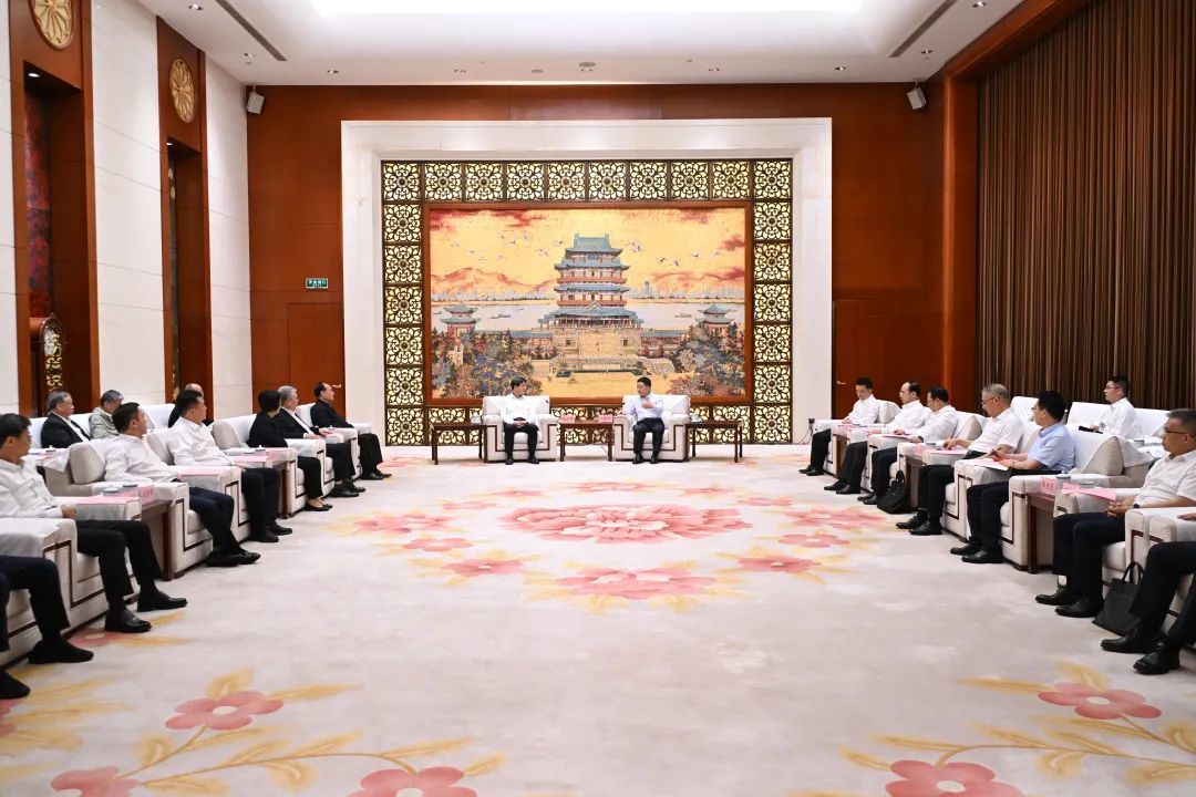 葉建春會見工業和信息化部副部長張云明一行