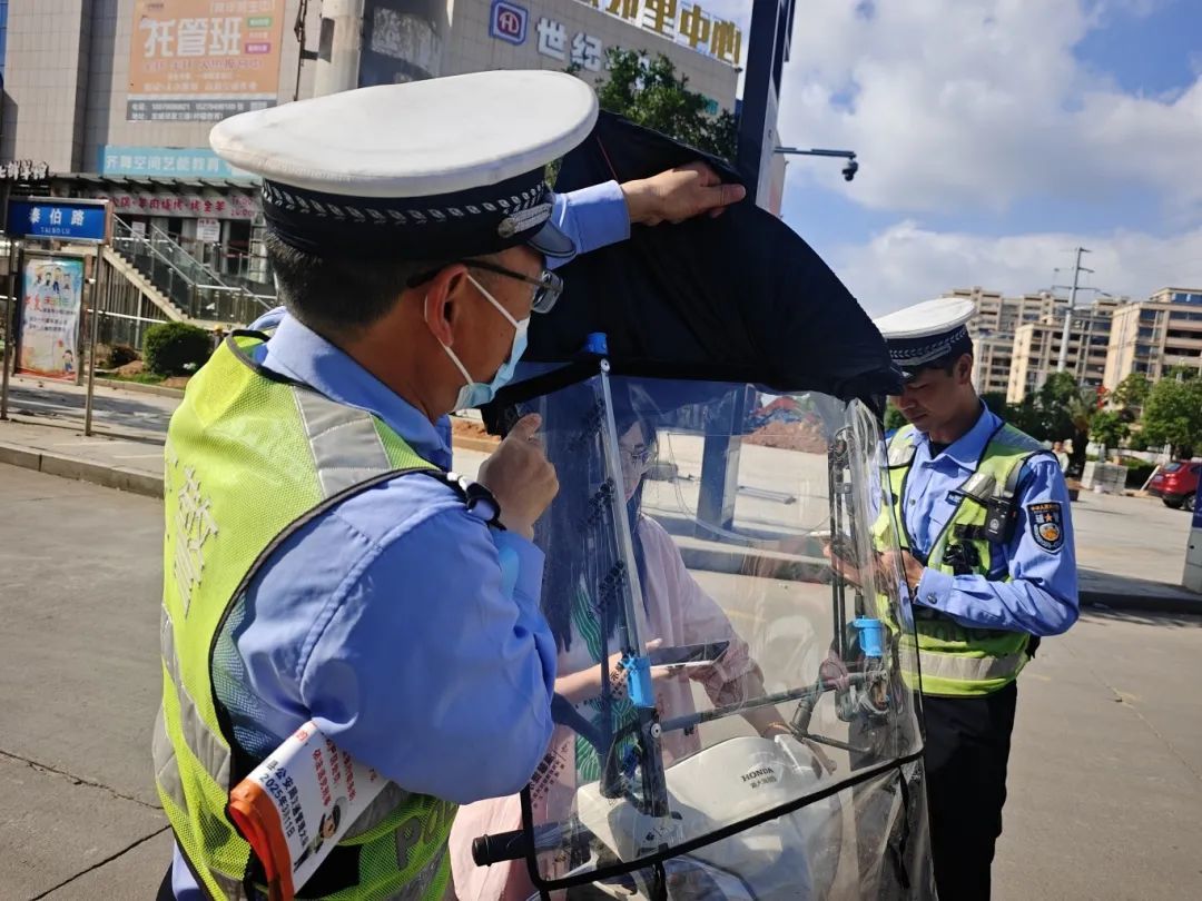 违规加装遮阳伞、不佩戴安全头盔？抚州严查摩托车、电动车交通违法